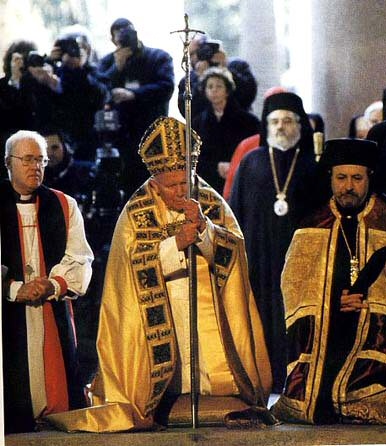 Giovanni Paolo II apre la Porta Santa in San Paolo fuori le Mura insieme all'Arcivescovo di Canterbury George Carey e al metropolita ortodosso Atanasio, rappresentante del Patriarca di Costantinopoli Bartolomeo I.