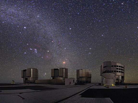 La Via Lattea ed il Very Large Telescope dell'ESO sul Cerro Paranal