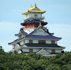 Vista della parte superiore del donjone del castello di Azuchi, fine del XVI secolo