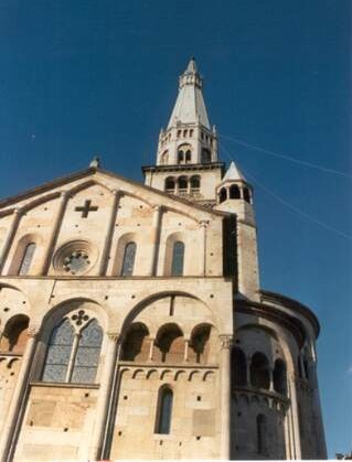 Il duomo di Modena con la Ghirlandina