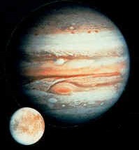 Giove ed il suo ghiacciato satellite Europa (cortesia della NASA)
